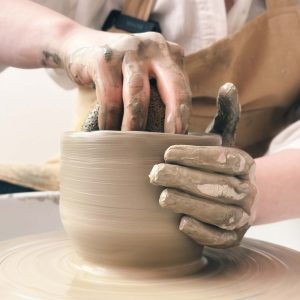 تجربه یک روزه سفالگری با چرخ