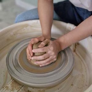 کلاس سفالگری با چرخ